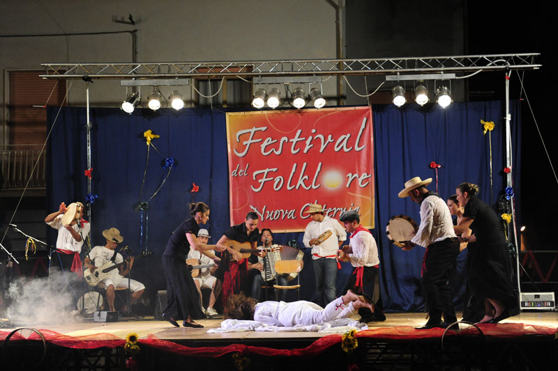festa del folklore - 16 agosto 2009 - mc054