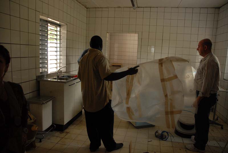 preparazione ambulatorio odontoiatria - burkina faso 2007- 0002