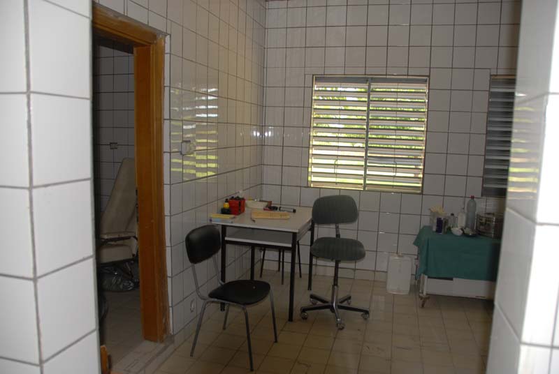 preparazione ambulatorio odontoiatria - burkina faso 2007- 0011