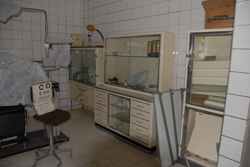 preparazione ambulatorio odontoiatria - burkina faso 2007- 0012