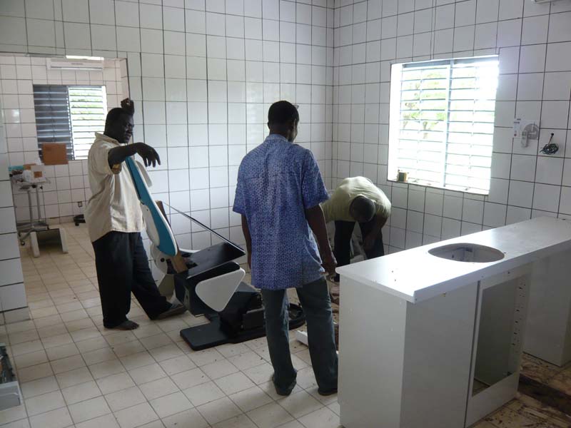 preparazione ambulatorio odontoiatria - burkina faso 2007- 0021