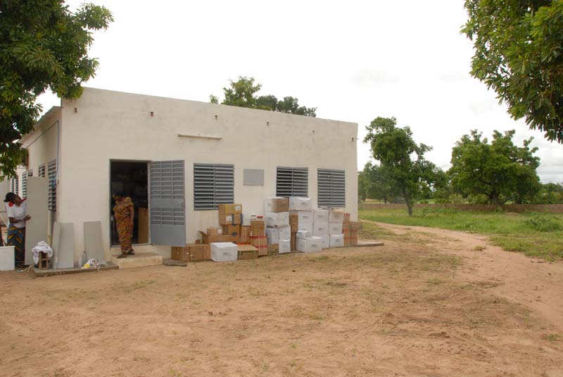 preparazione ambulatorio odontoiatria - burkina faso 2007- 0028