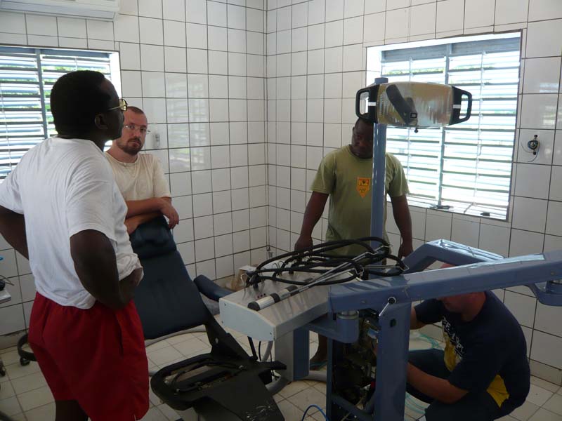 preparazione ambulatorio odontoiatria - burkina faso 2007- 0044