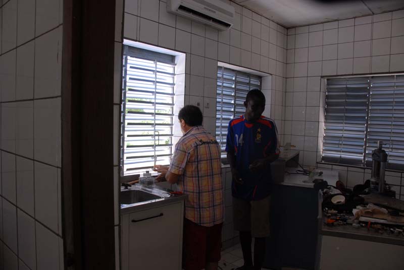 preparazione ambulatorio odontoiatria - burkina faso 2007- 0048