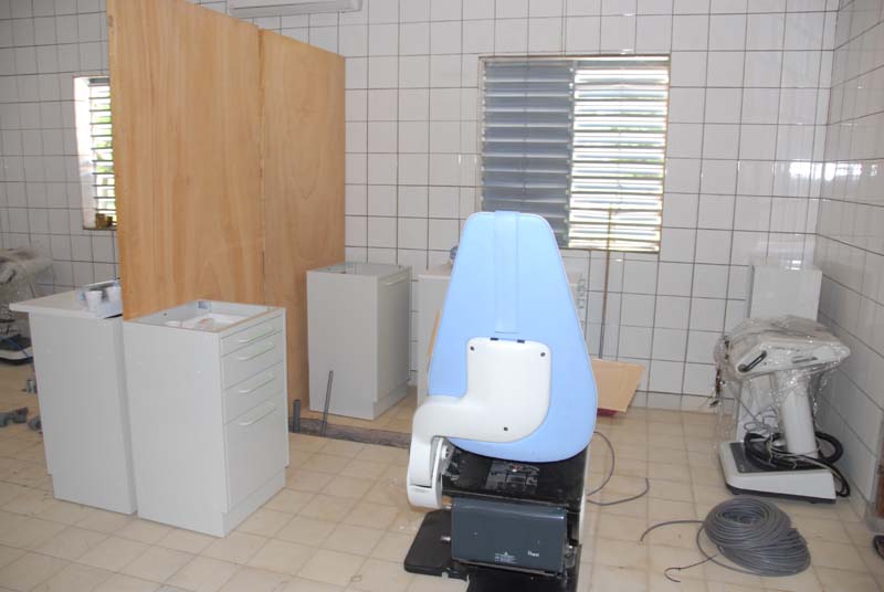 preparazione ambulatorio odontoiatria - burkina faso 2007- 0053