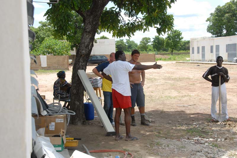 preparazione ambulatorio odontoiatria - burkina faso 2007- 0054