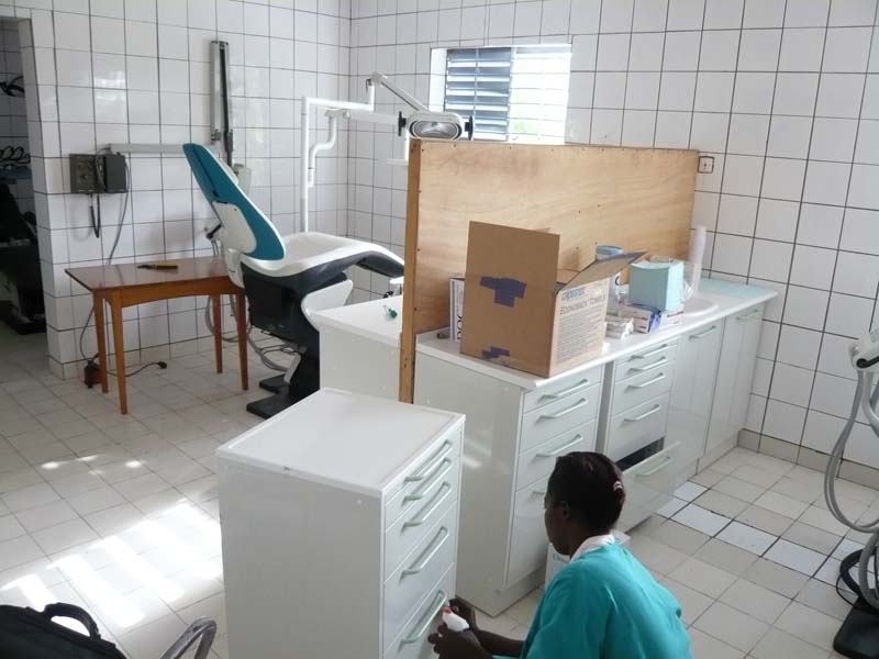 preparazione ambulatorio odontoiatria - burkina faso 2007- 0080