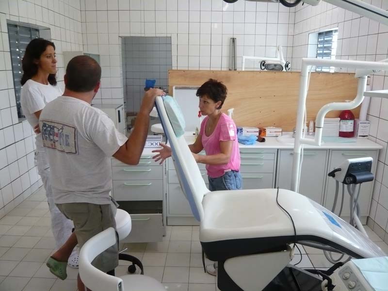 preparazione ambulatorio odontoiatria - burkina faso 2007- 0082