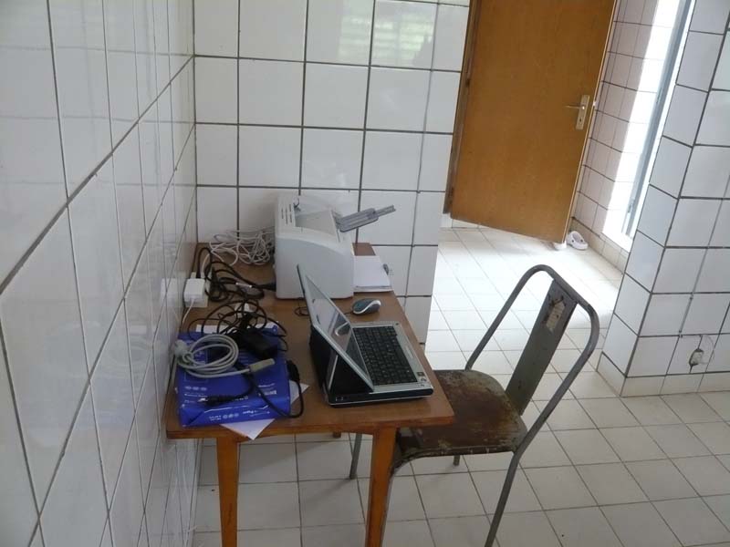 preparazione ambulatorio odontoiatria - burkina faso 2007- 0083